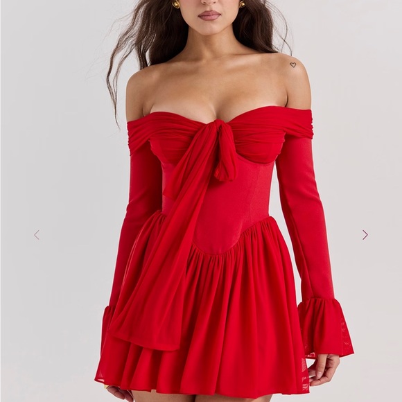 House of CB Alana dress Scarlet Off Shoulder Medium - Picture 3 of 4